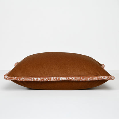 CHESTNUT FELT WITH THICK ABTRACT TRIM