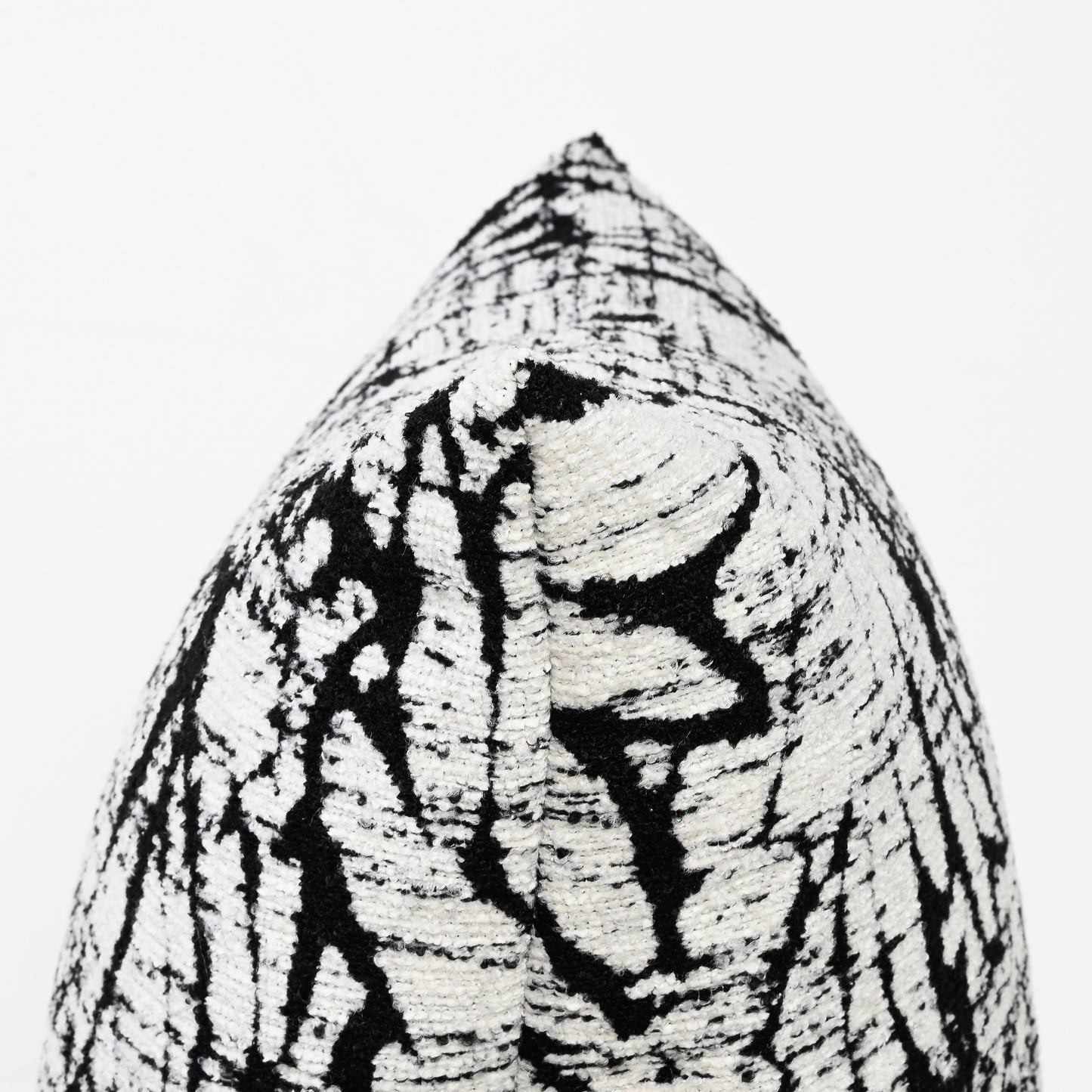 BLACK BOTANICAL